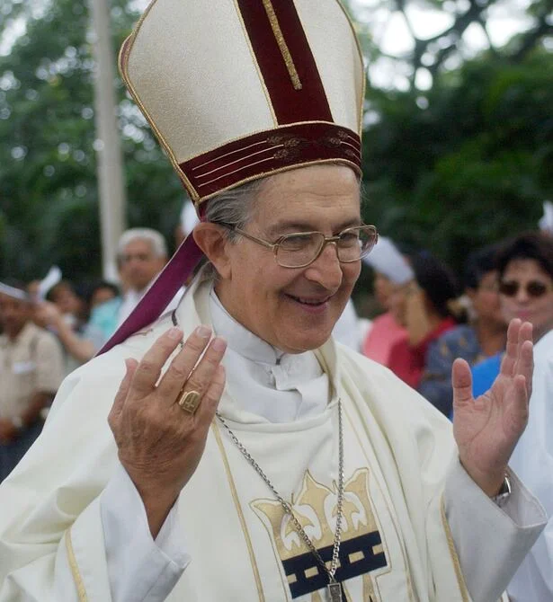 Mons. Juan Larrea Holguín: la grandeza escondida en una vida ordinaria