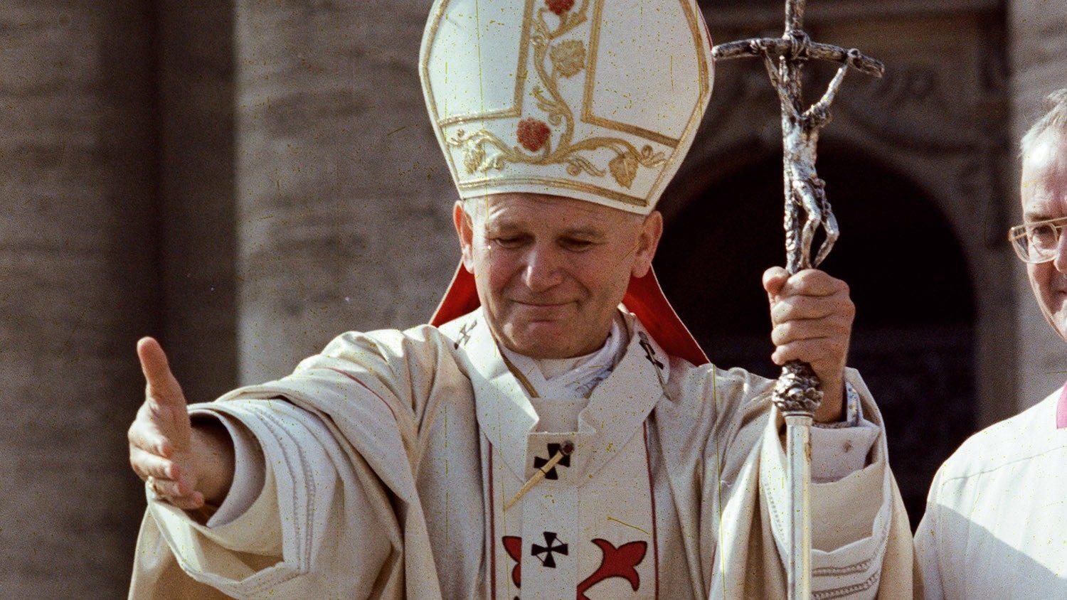 Papa Juan Pablo II da sus primeras palabras