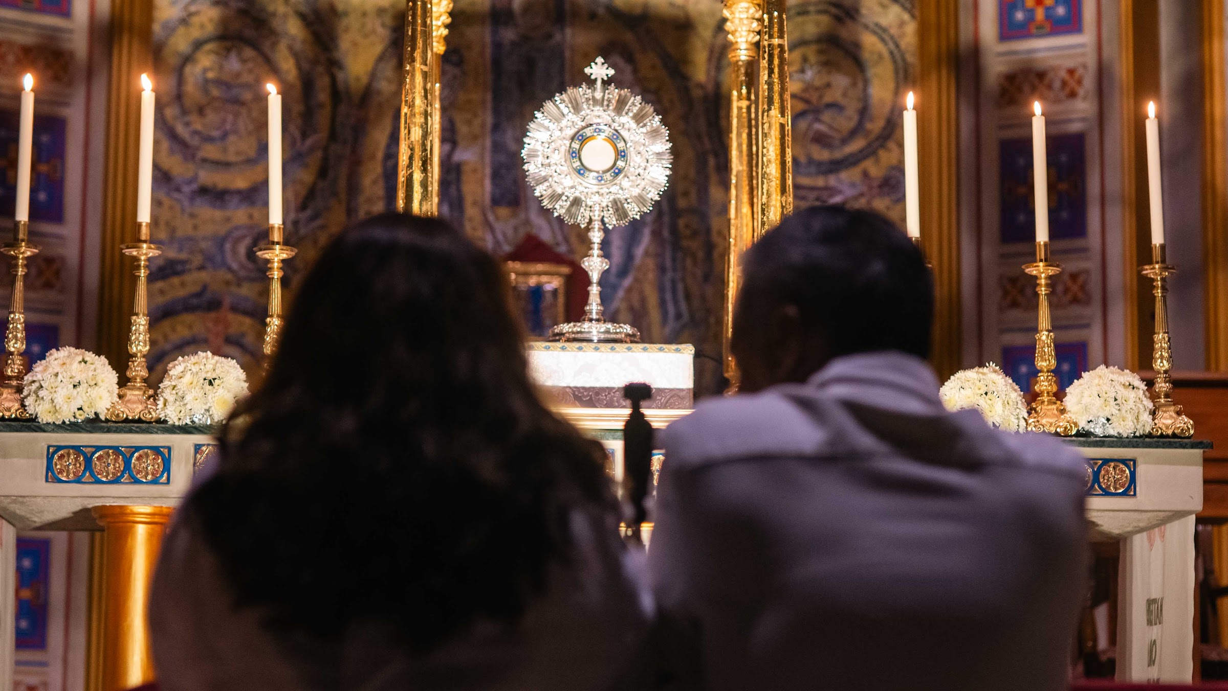 La Preli - Adoración al Santísimo en pareja — imagen secundaria
